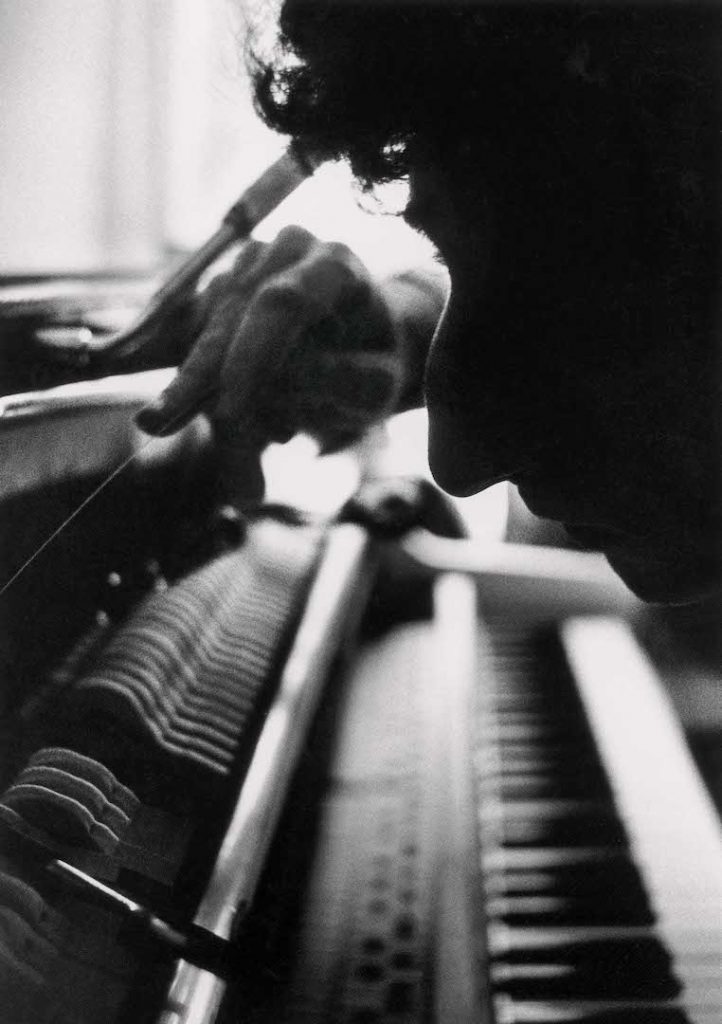 Franco Battiato experimenting with the piano.